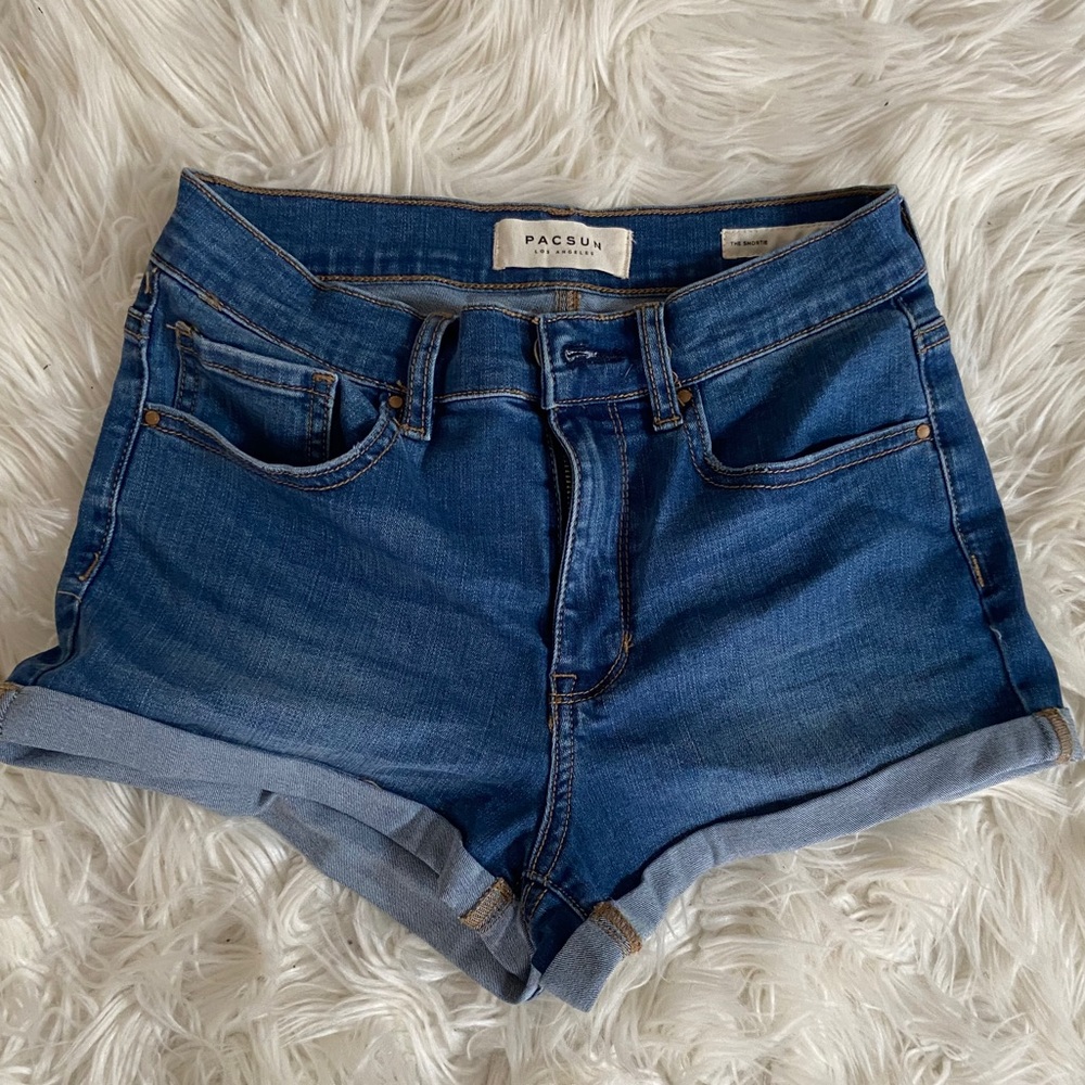 NWOT - PacSun Shortie Size 26
